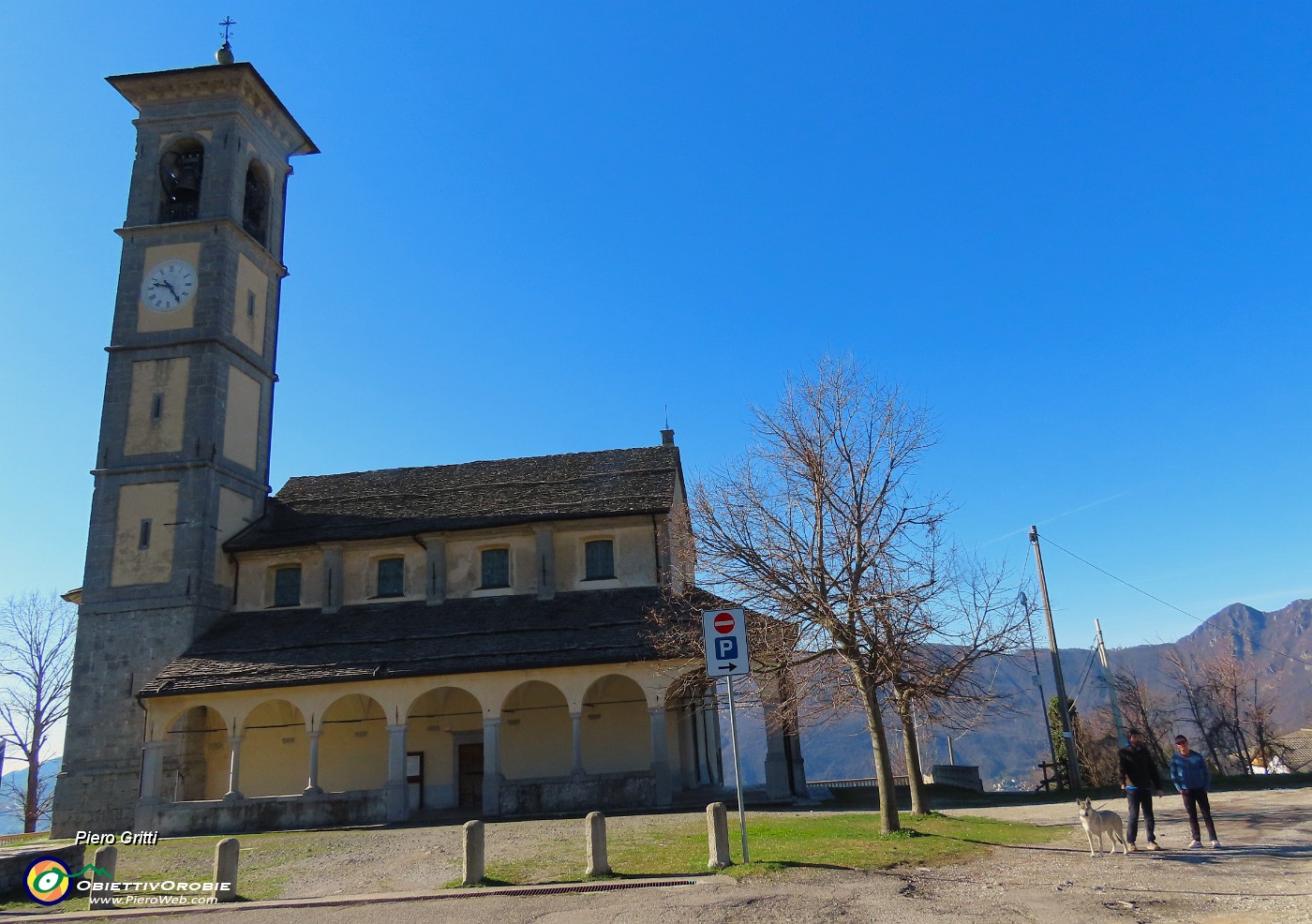 06 Alla chiesa di Fuipiano Valle Imagna (1050 m).JPG